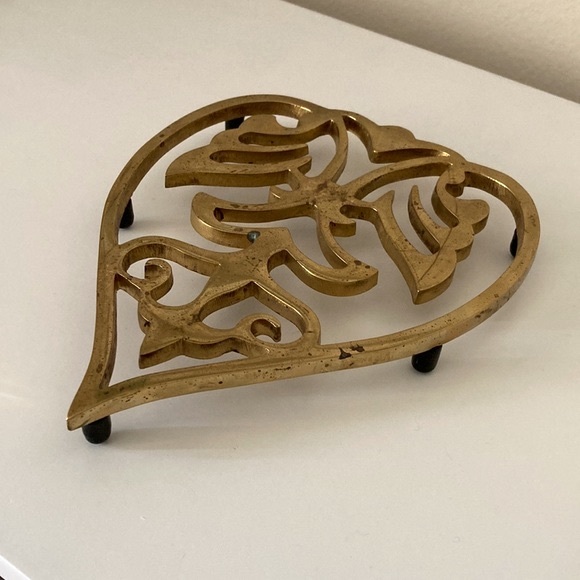Vintage Brass Heart Trivet with Rubber Feet covers Valentine’s Day Love Gift - Picture 3 of 10